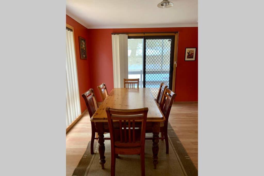 Holiday home Leeward 'tranquil Beachfront' Kingscote
