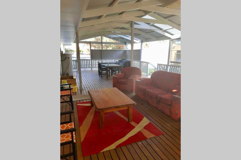 Leeward 'tranquil Beachfront' Holiday home