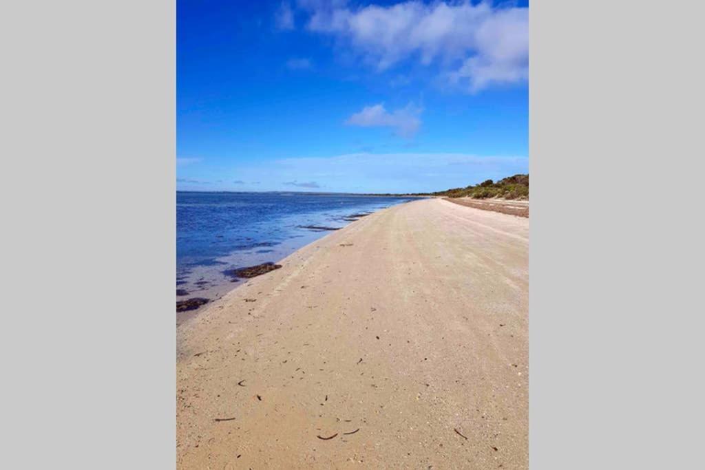 Leeward 'tranquil Beachfront' Kingscote